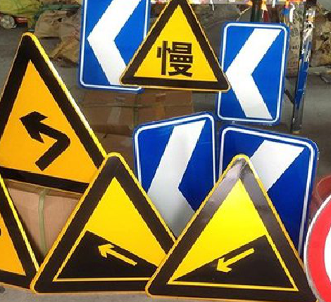 泸溪县标识标牌中颜色的确定是很重要的。